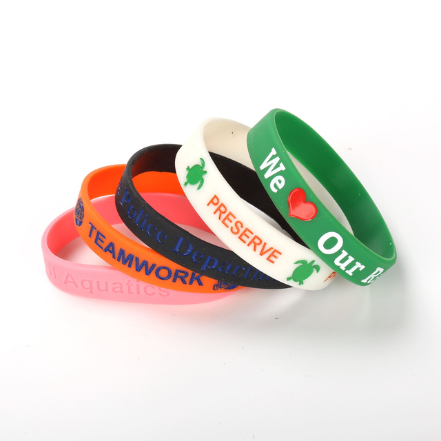 China Manufacturer Factory Price Personalized Souvenir Wrist Band Silicone New Custom Debossed Sport Wristband
